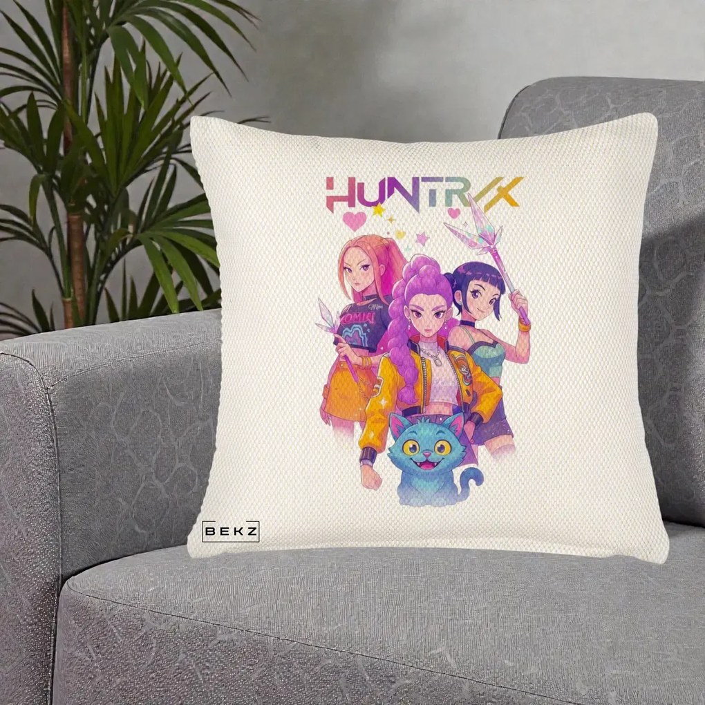 Perna Personalizata K-pop HUNTRX Trio Foto cu Pisica, 40x40 cm, Crem Reliefat, Husa Detasabila, Perna Inclusa, BEKZ®