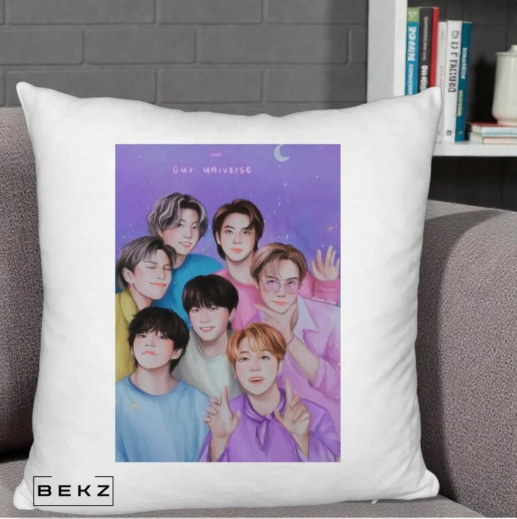 Perna Personalizata K-pop BTS Our Universe Fanart Violet Pastel, 40x40 cm, Alb Pufos, Husa Detasabila, Perna Inclusa, BEKZ®