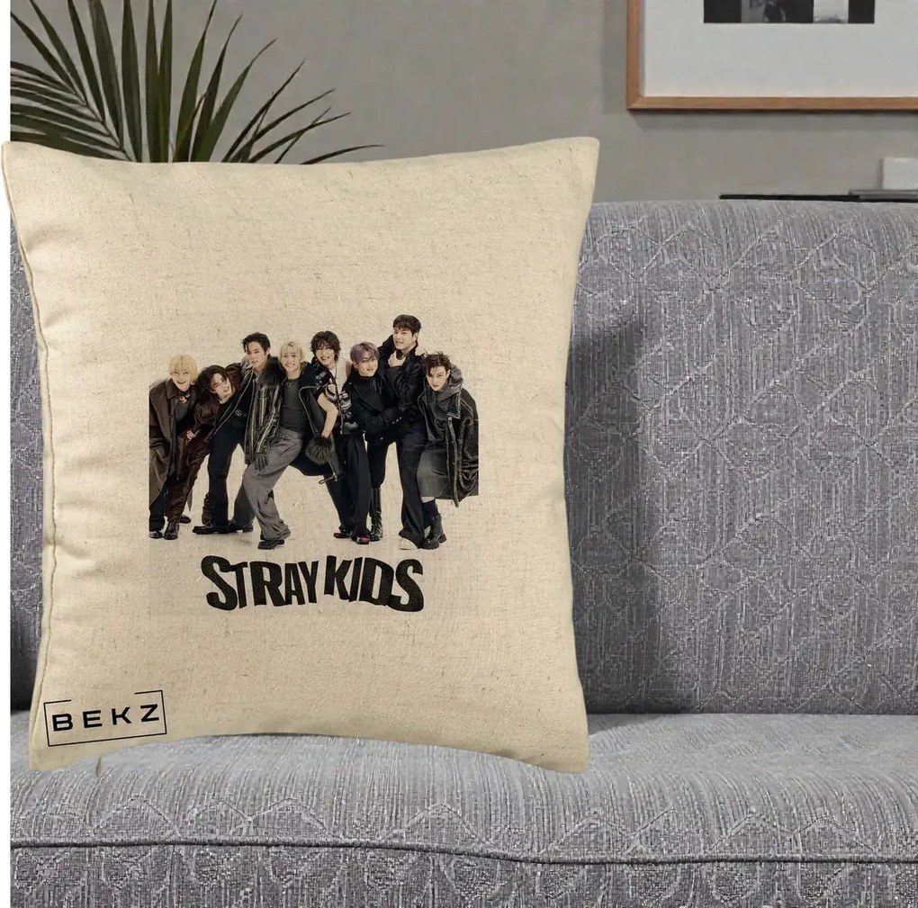 Perna Personalizata K-pop Stray Kids Outfit Negru, 40x40 cm, Bej, Husa Detasabila, Perna Inclusa, BEKZ®