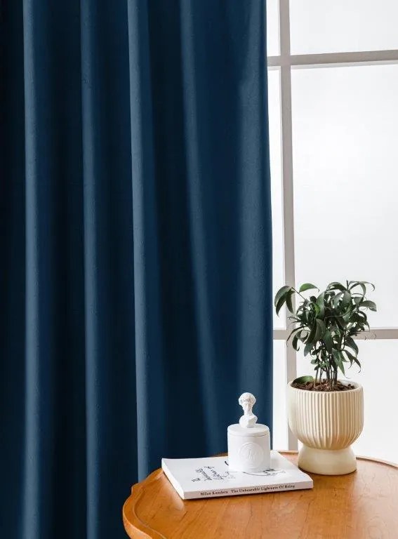 Draperie opaca albastru inchis VELVET 135x250 cm Sistem de agatare: Inele metalice