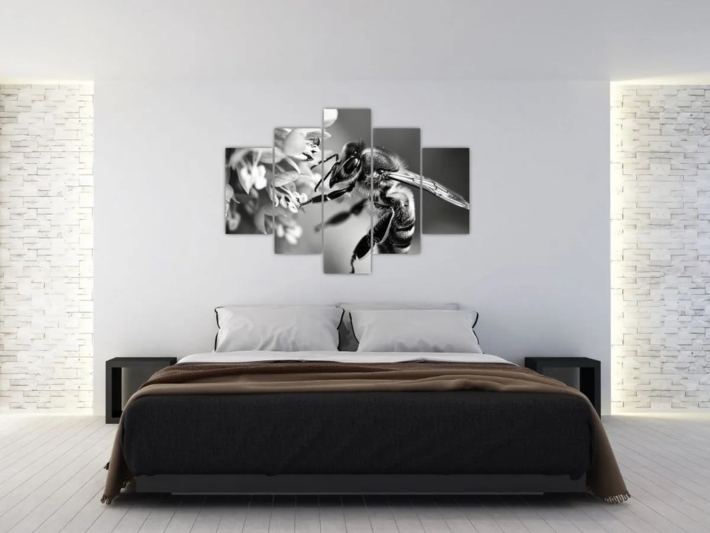 Tablou - Detaliu de albină (150x105 cm)