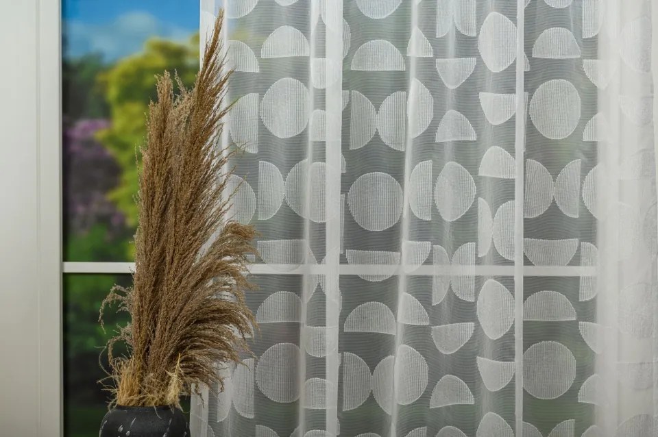 Perdea Mendola Domino Alb cu Model Geometric – Elegantă și Modernă
