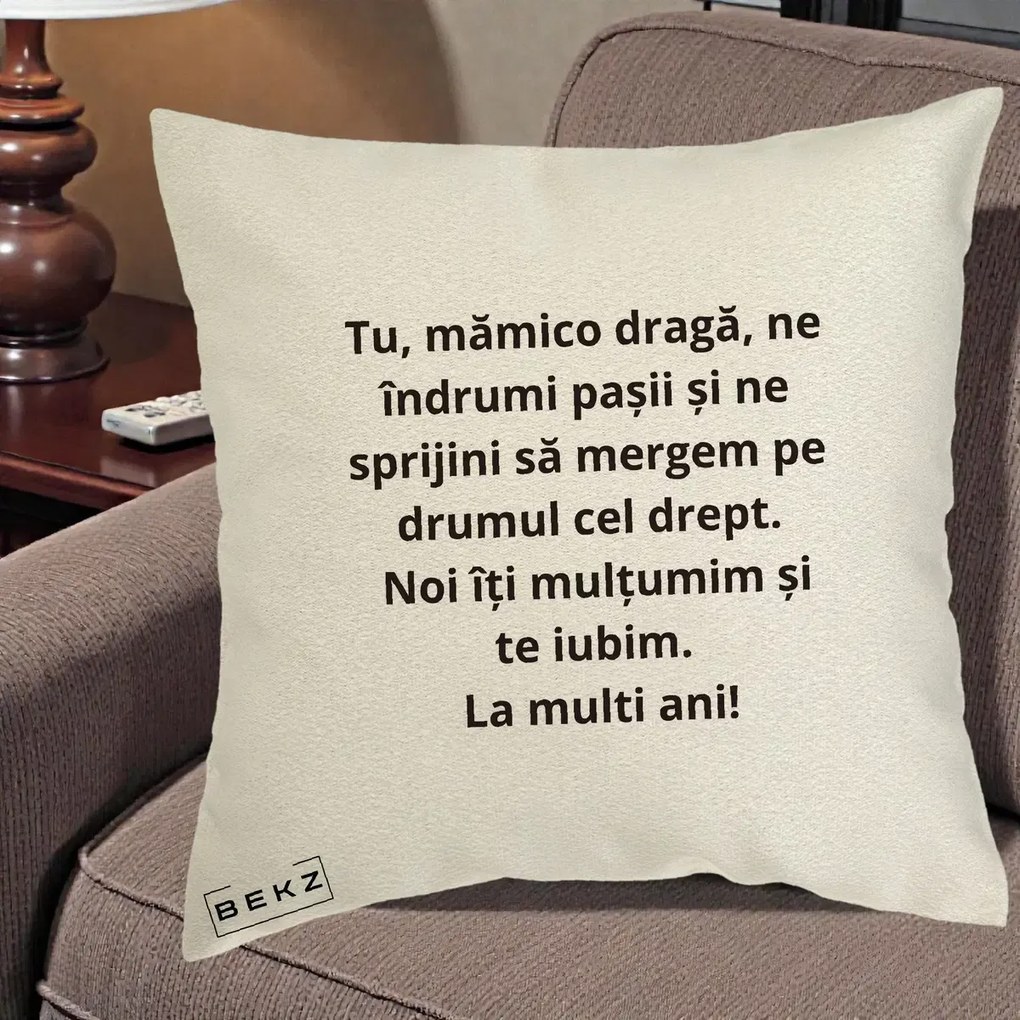 Cadou pentru Mama - Perna Personalizata Mamico Draga Te Iubim La Multi Ani cu Text Negru, 40x40 cm, Ecru, Husa Detasabila, Perna Inclusa, BEKZ®