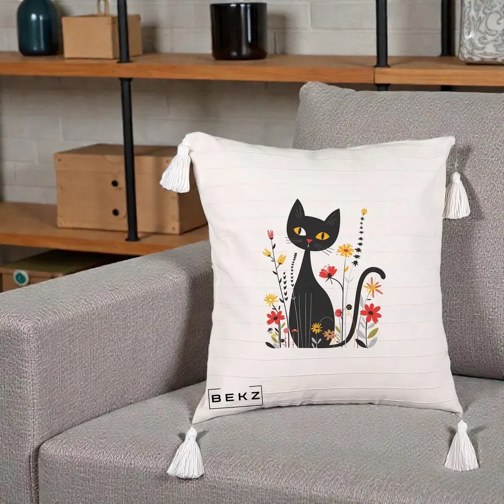 Perna Decorativa Pisica Neagra Ochi Galbeni Flori, 40x40 cm, Bej cu Franjuri, Husa Detasabila, Perna Inclusa, BEKZ®