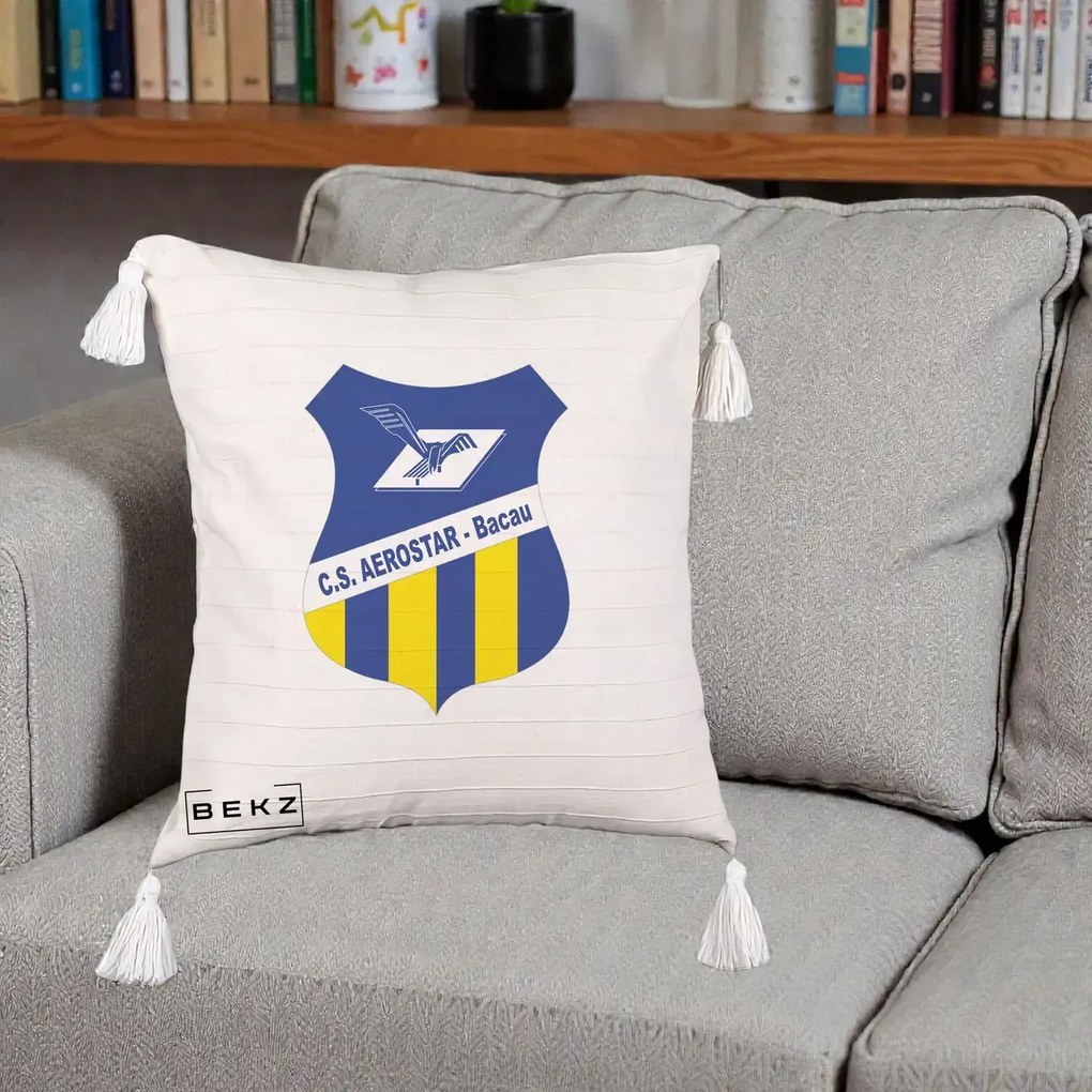Perna Personalizata CS Aerostar Bacau Fotbal, 40x40 cm, Bej cu Franjuri, Husa Detasabila, Perna Inclusa, BEKZ®