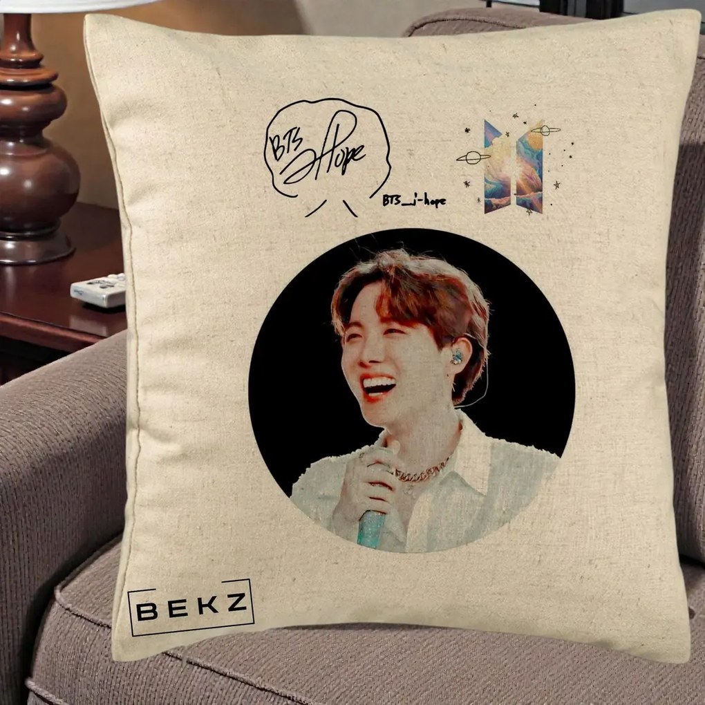 Perna Personalizata K-pop BTS J-Hope Portret cu Autograf, 40x40 cm, Bej, Husa Detasabila, Perna Inclusa, BEKZ®