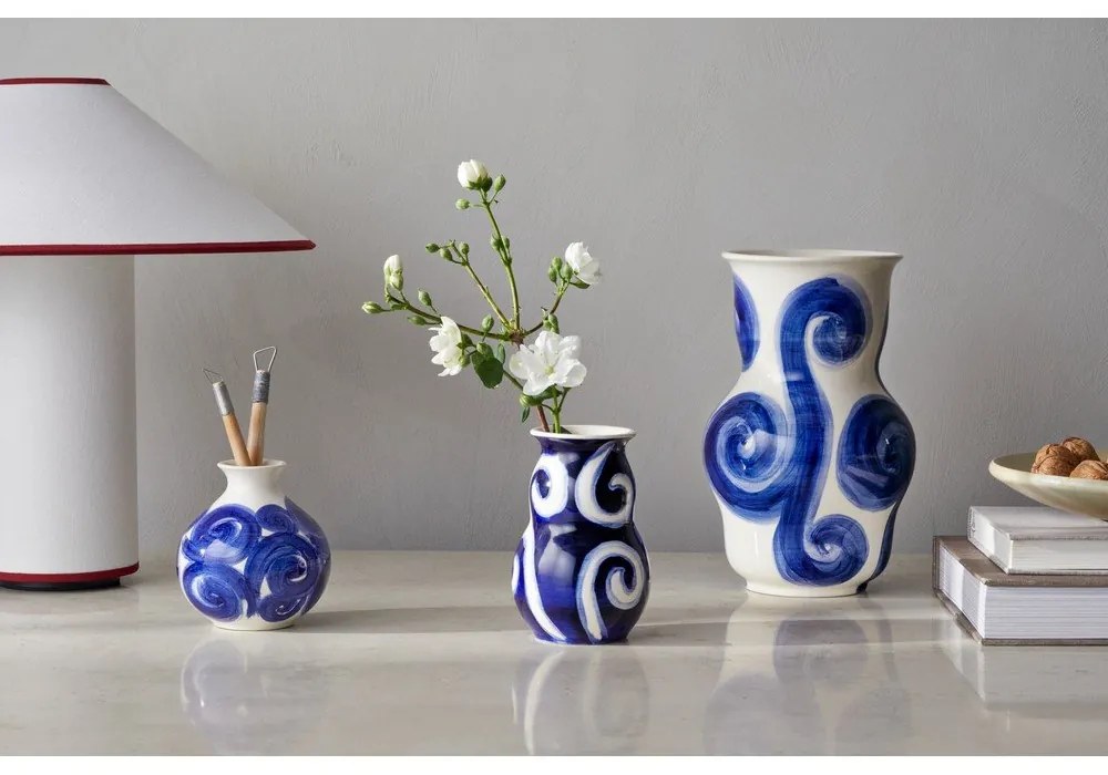Vază albastră din gresie pictată manual Tulle – Kähler Design