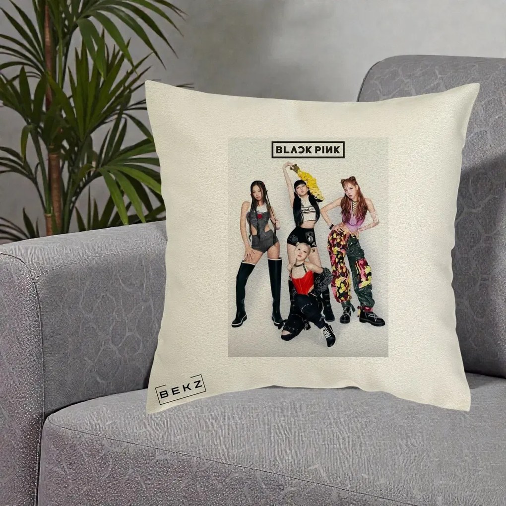 Perna Personalizata K-pop BLACKPINK Fotografie Grup Tinute Edgy, 40x40 cm, Ecru, Husa Detasabila, Perna Inclusa, BEKZ®