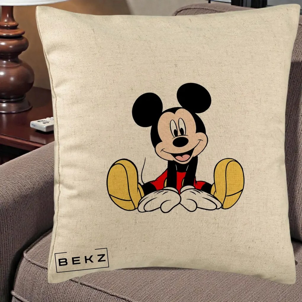 Perna Personalizata Mickey Mouse Relaxat, 40x40 cm, Bej, Husa Detasabila, Perna Inclusa, BEKZ®