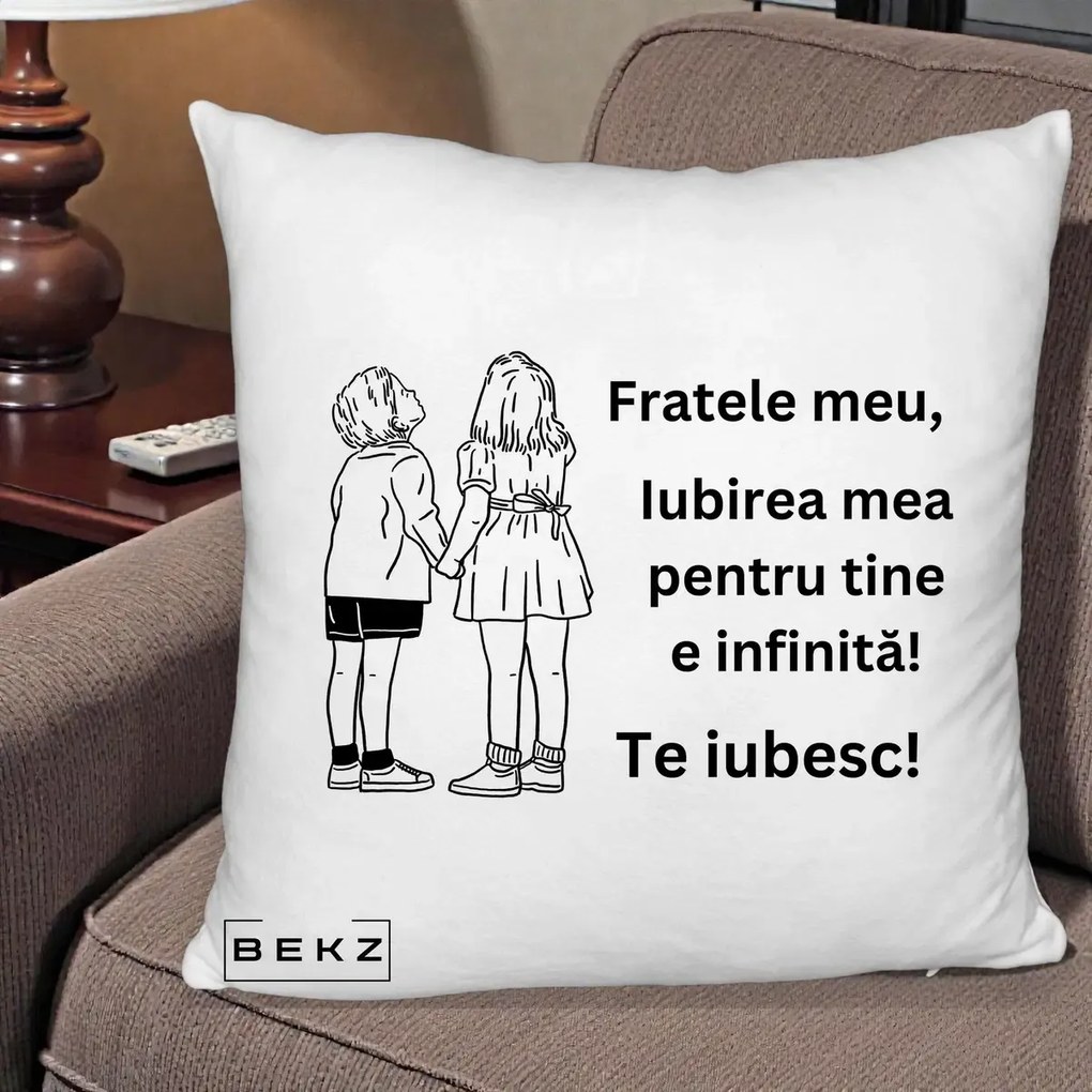 Cadou pentru Frate - Perna Personalizata Fratele Meu Te Iubesc Copii Tinand Maini Line Art, 40x40 cm, Alb Pufos, Husa Detasabila, Perna Inclusa, BEKZ®