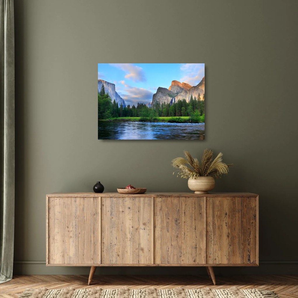 Tablou pe sticlă cu peisaj montan sălbatic (70x50 cm)