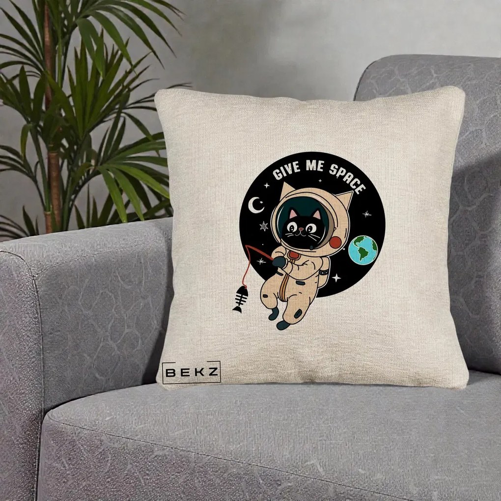 Perna Decorativa Give Me Space Pisica Astronaut, 40x40 cm, Bej Canapea, Husa Detasabila, Perna Inclusa, BEKZ®