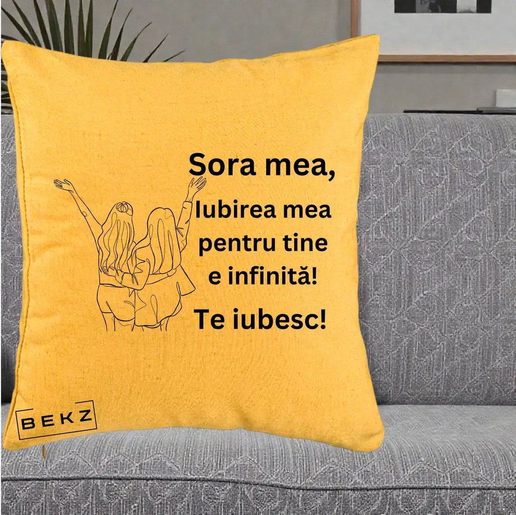 Cadou pentru Sora - Perna Personalizata Sora Mea Te Iubesc Line Art Doua Fete cu Brate Ridicate, 40x40 cm, Galben, Husa Detasabila, Perna Inclusa, BEKZ®