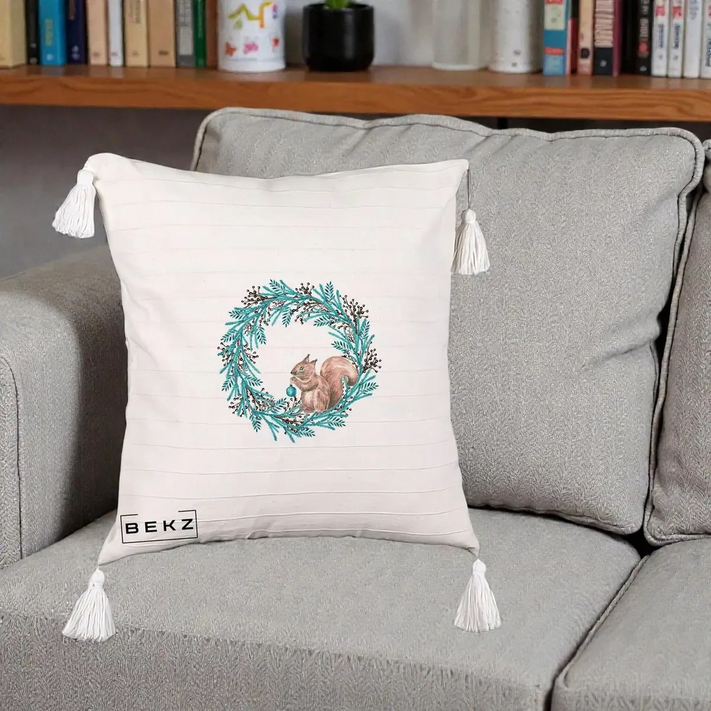 Perna Decorativa Coroana Turcoaz cu Veverita, 40x40 cm, Bej cu Franjuri, Husa Detasabila, Perna Inclusa, BEKZ®