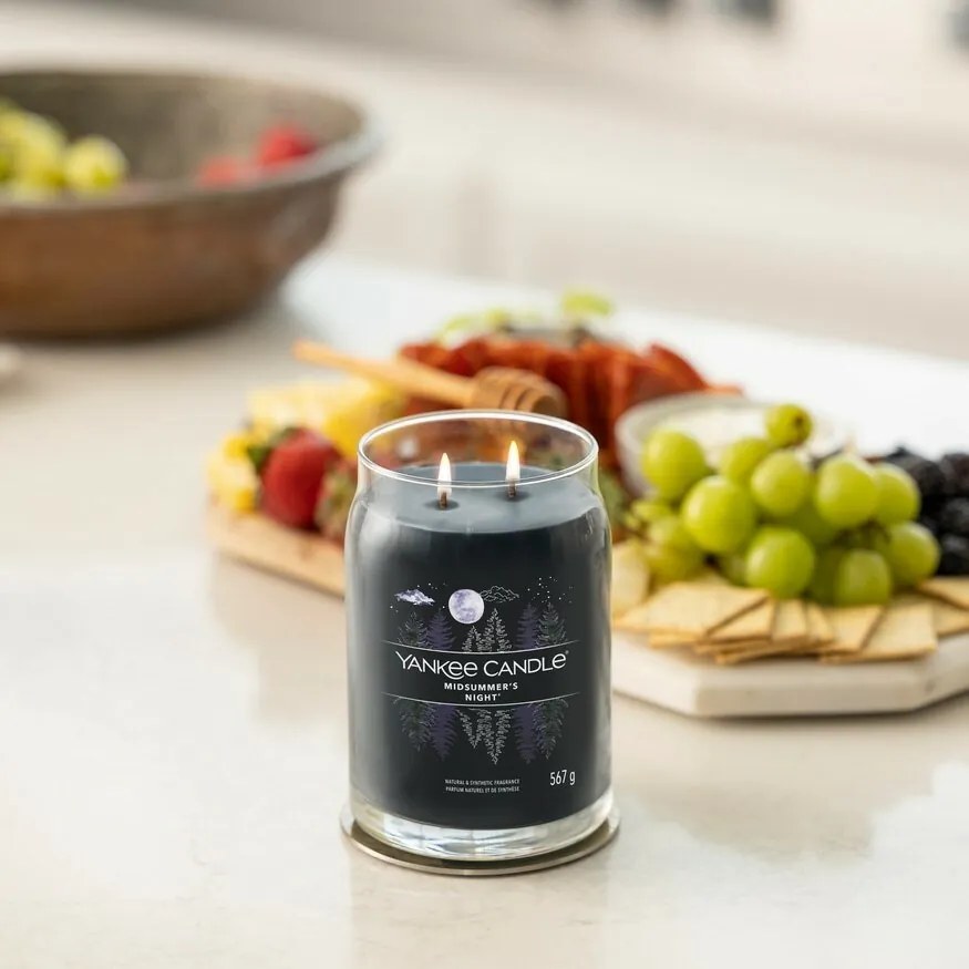 Lumânare parfumată mare Yankee Candle Signature Midsummer’s Night, 567 g, L