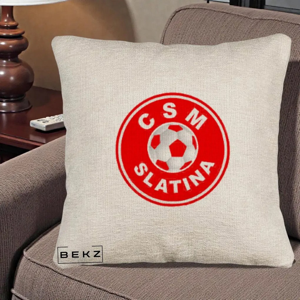 Perna Personalizata CSM Slatina Fotbal, 40x40 cm, Bej Canapea, Husa Detasabila, Perna Inclusa, BEKZ®
