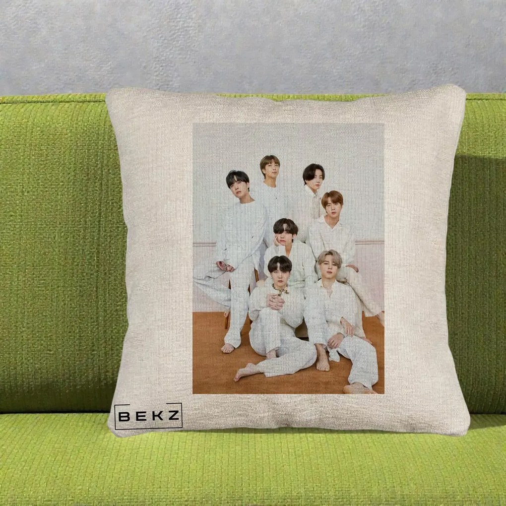 Perna Personalizata K-pop BTS Foto Grup All-White Elegant, 40x40 cm, Bej Canapea, Husa Detasabila, Perna Inclusa, BEKZ®