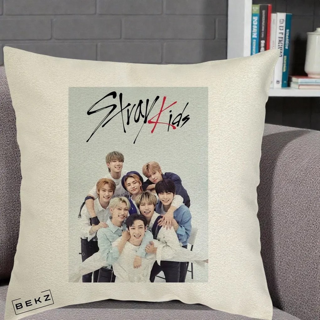 Perna Personalizata K-pop Stray Kids cu Foto Grup Alb-Albastru, 40x40 cm, Ecru, Husa Detasabila, Perna Inclusa, BEKZ®