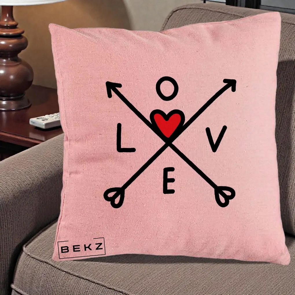 Perna Decorativa Love cu Sageti Incrucisate si Inima Rosie, 40x40 cm, Roz, Husa Detasabila, Perna Inclusa, BEKZ®