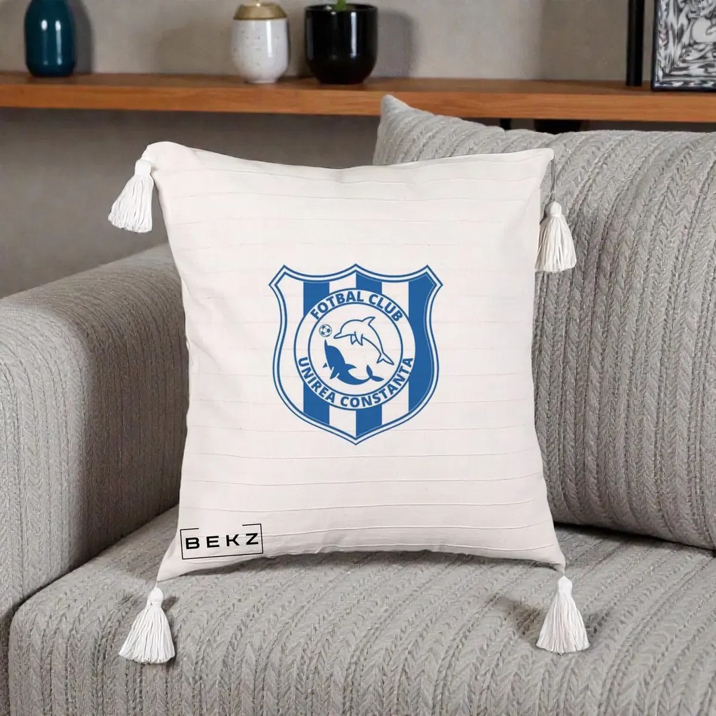 Perna Personalizata FC Unirea Constanta Fotbal, 40x40 cm, Bej cu Franjuri, Husa Detasabila, Perna Inclusa, BEKZ®