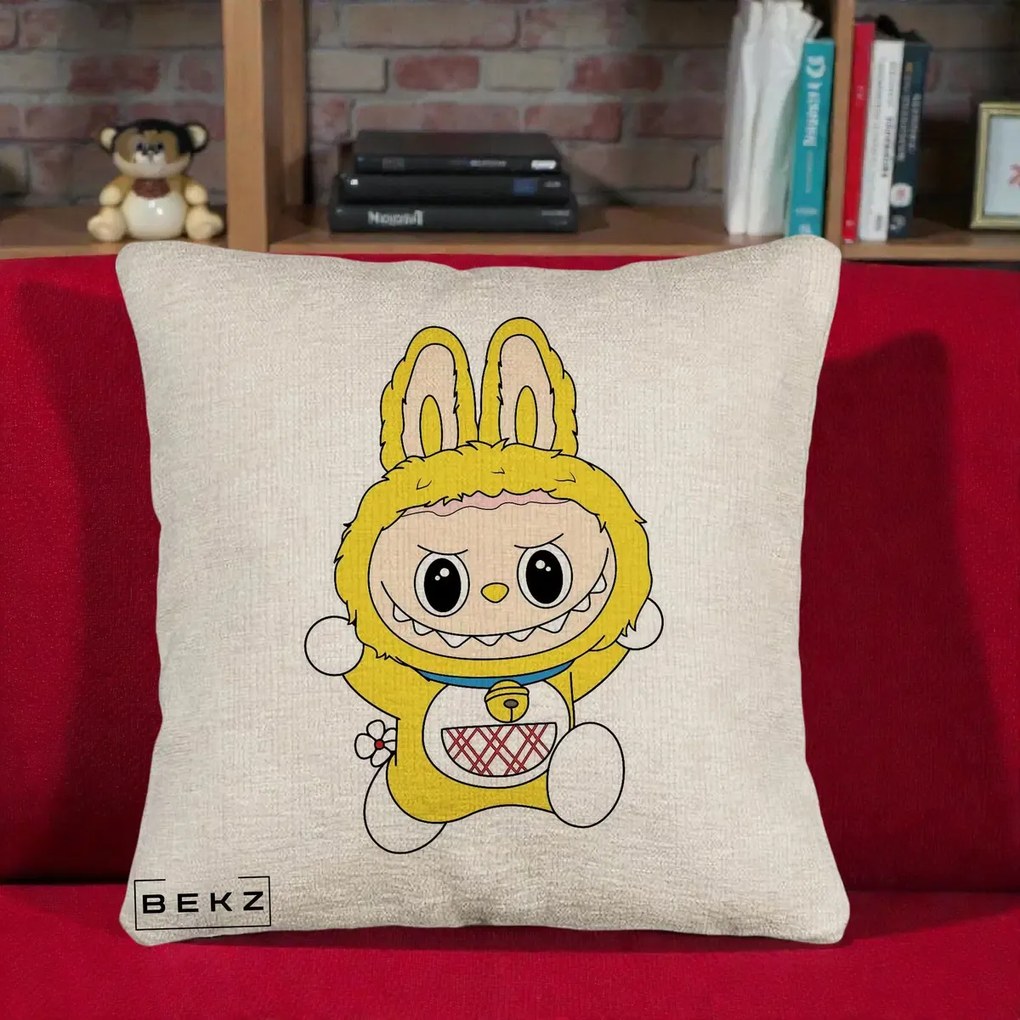 Perna Personalizata Labubu Galben Doraemon, 40x40 cm, Bej Canapea, Husa Detasabila, Perna Inclusa, BEKZ®