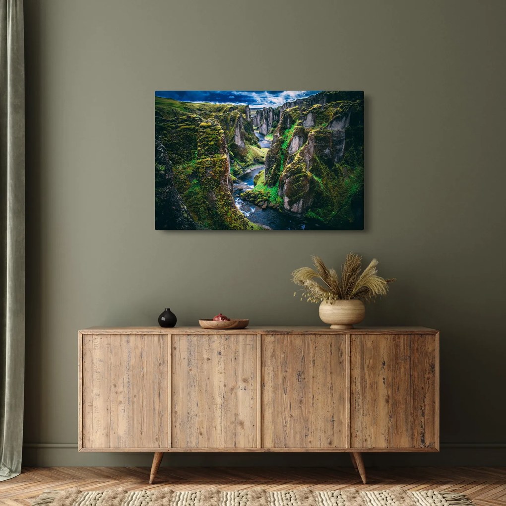 Tablou - Râu într-o vale stâncoasă (90x60 cm)