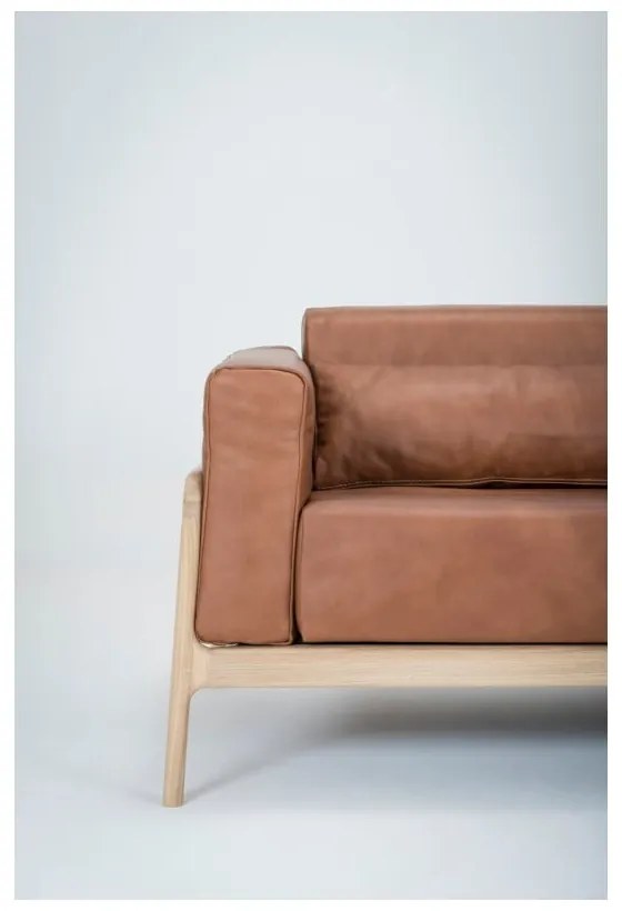 Canapea din piele bovină cu structură din lemn masiv de stejar Gazzda Fawn, maro cognac