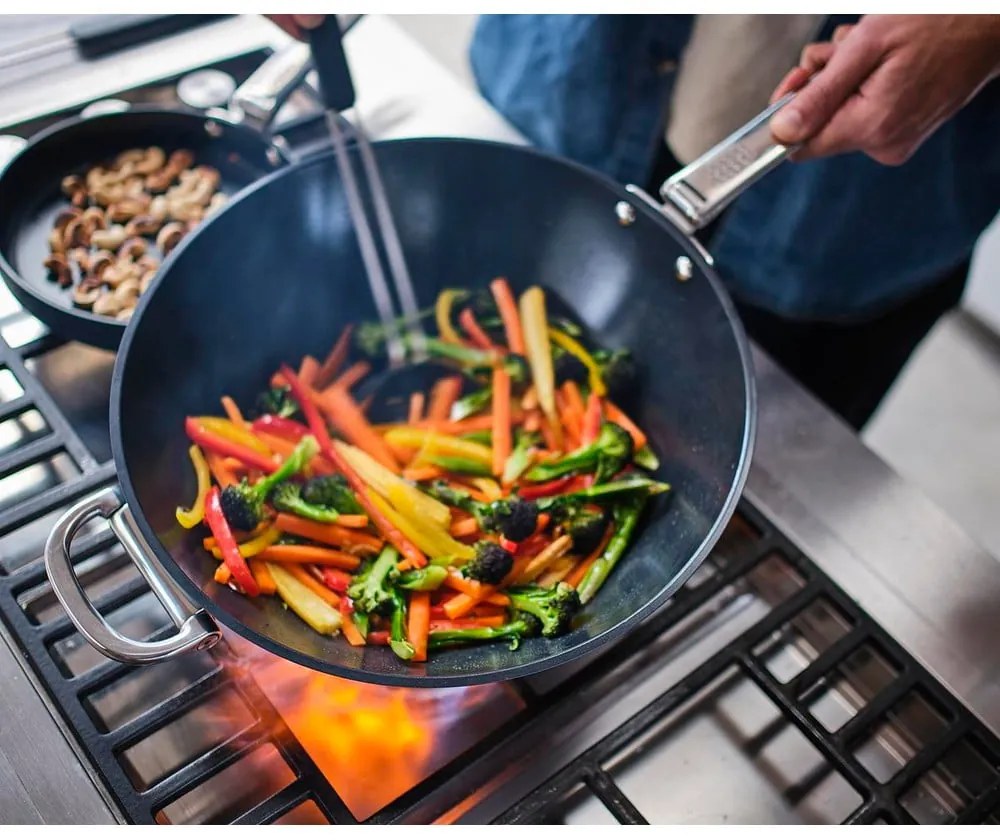 Tigaie tip wok cu suprafață ceramică ø 32 cm Space – Joseph Joseph