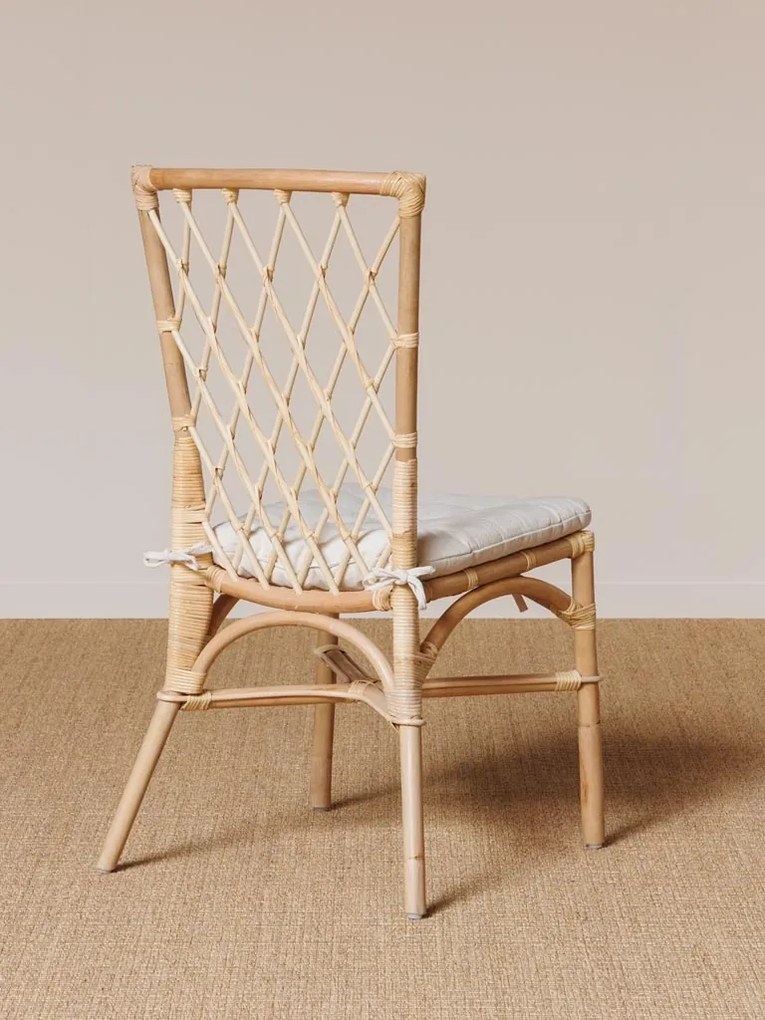 Scaun dining bej din rattan cu perna Crosses