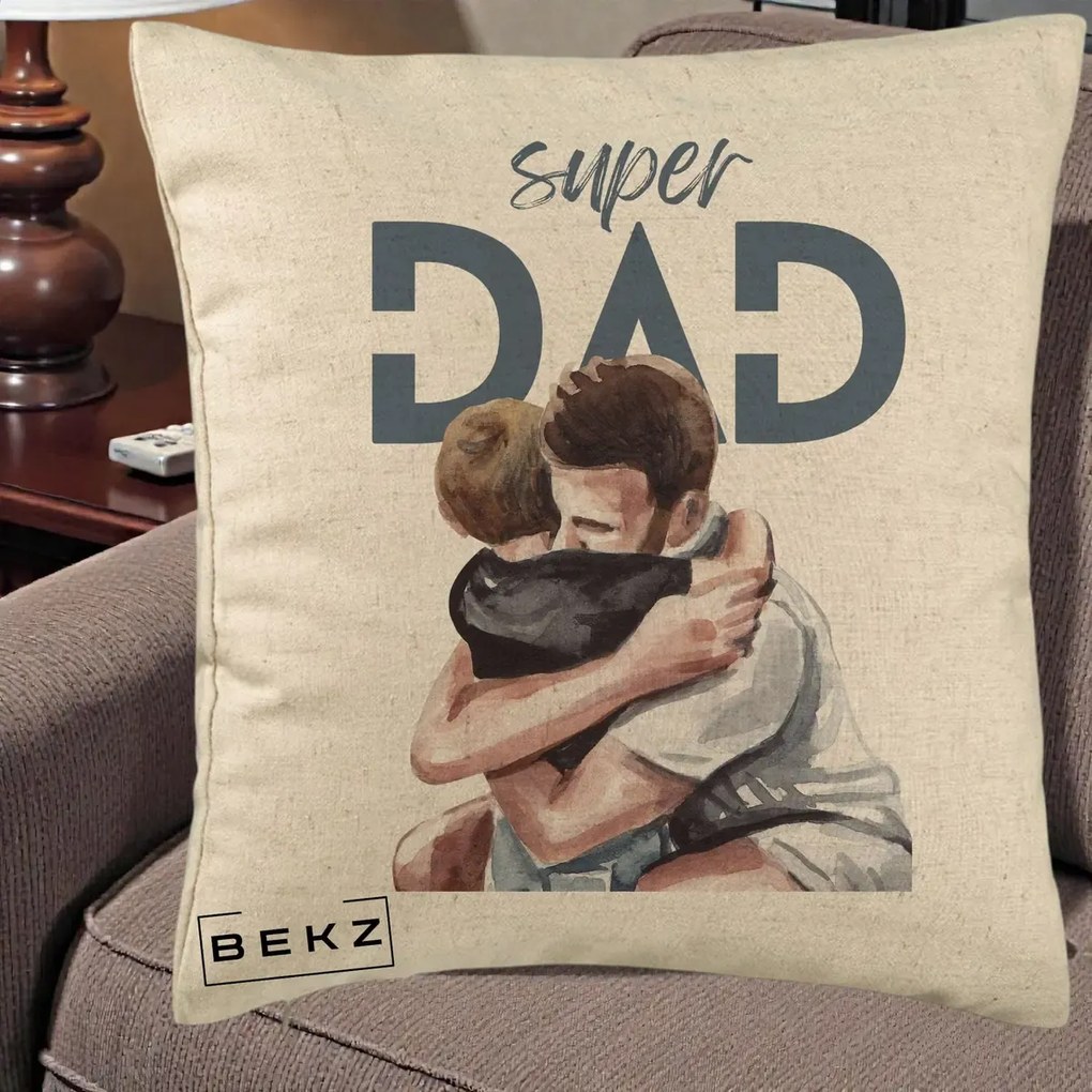 Cadou pentru Tata - Perna Personalizata Super Dad Tata si Fiu Imbratisare, 40x40 cm, Bej, Husa Detasabila, Perna Inclusa, BEKZ®