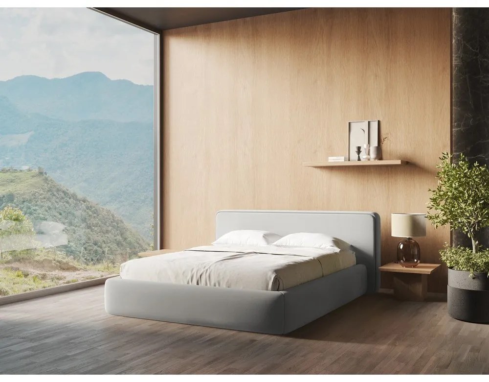 Pat matrimonial gri deschis tapițat cu spațiu de depozitare cu somieră 140x200 cm Kiana – Makamii