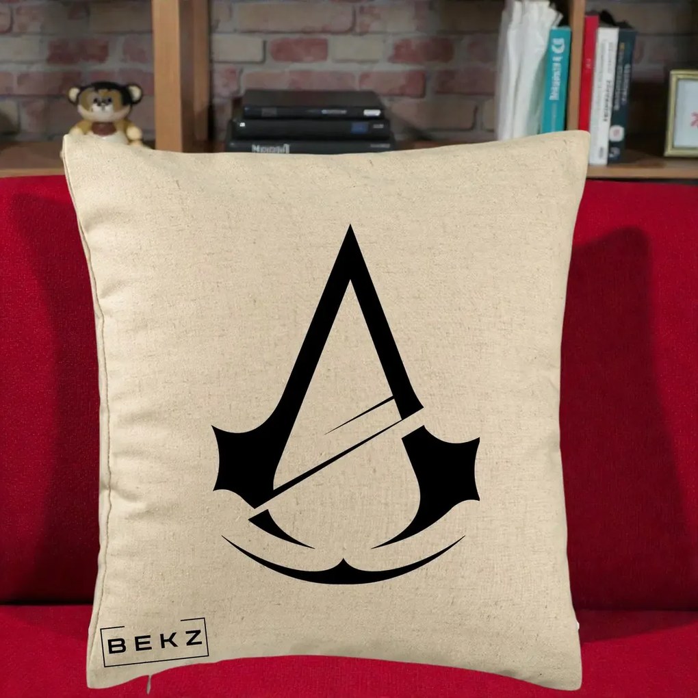Perna Personalizata Assassin's Creed Minimalist, 40x40 cm, Bej, Husa Detasabila, Perna Inclusa, BEKZ®