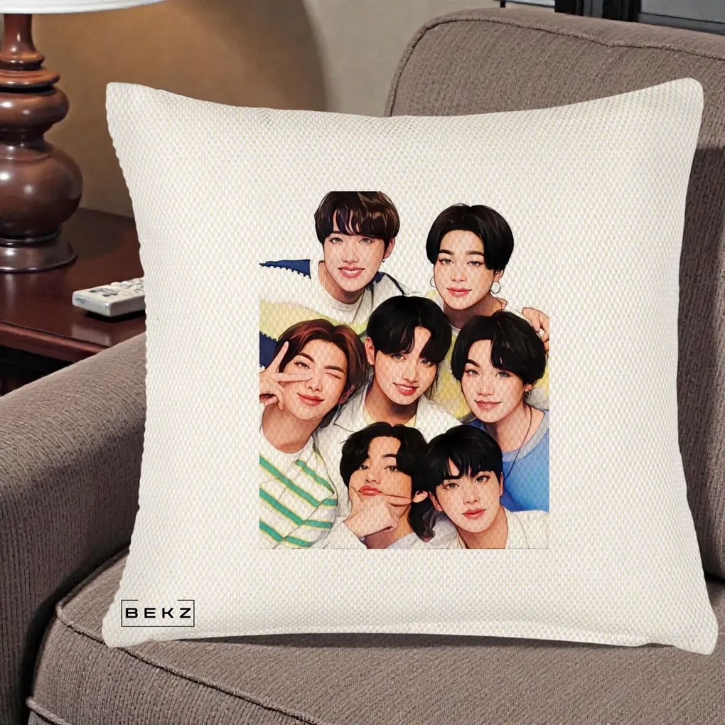 Perna Personalizata K-pop BTS Bangtan Boys Portret Grup Fanart, 40x40 cm, Crem Reliefat, Husa Detasabila, Perna Inclusa, BEKZ®