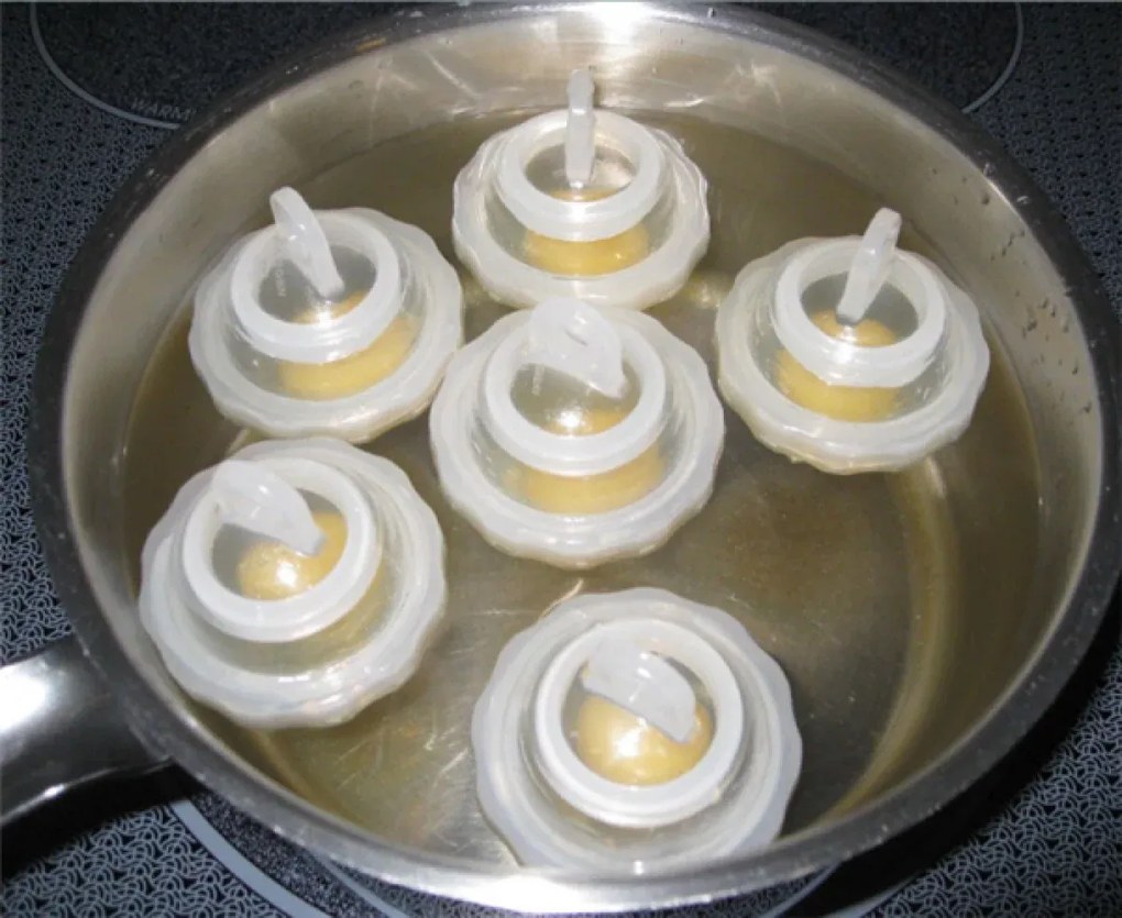 Pahare de fiert ouă fără coajă - set 6 buc + separator de gălbenuș de ou