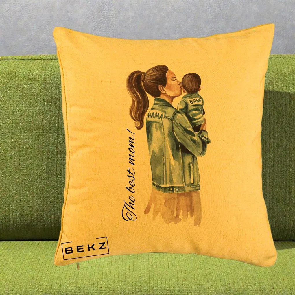 Cadou pentru Mama - Perna Personalizata The Best Mom Jachete, 40x40 cm, Galben, Husa Detasabila, Perna Inclusa, BEKZ®