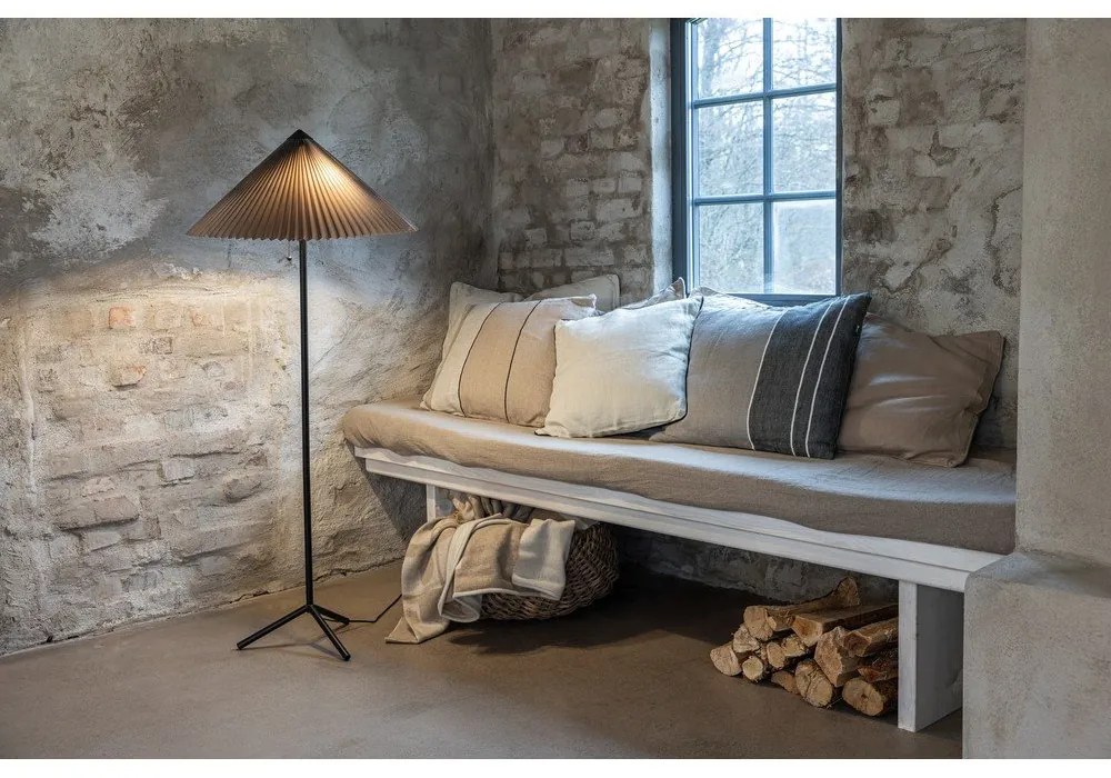 Lampadar negru-gri cu abajur textil (înălțime 140 cm) Plisado – Markslöjd