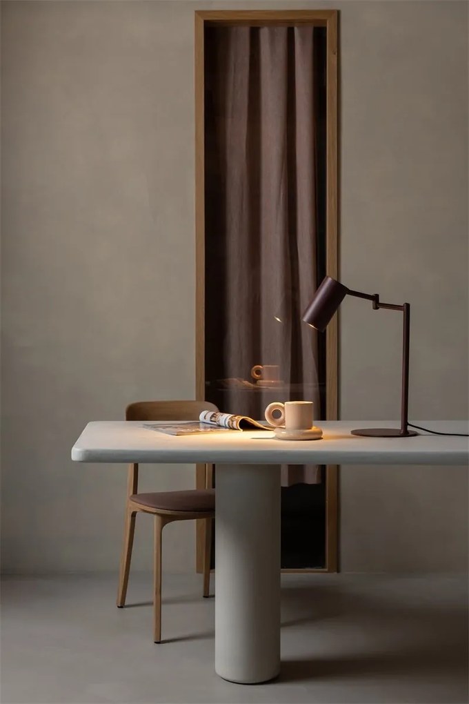 Lampa birou din metal cu brat articulat Bilbao visiniu