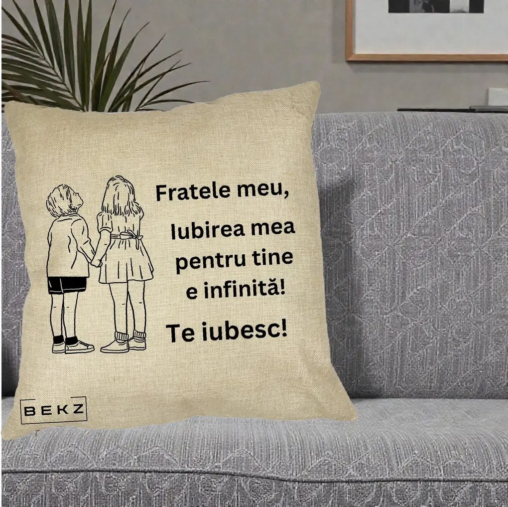 Cadou pentru Frate - Perna Personalizata Fratele Meu Te Iubesc Copii Tinand Maini Line Art, 40x40 cm, Crem, Husa Detasabila, Perna Inclusa, BEKZ®