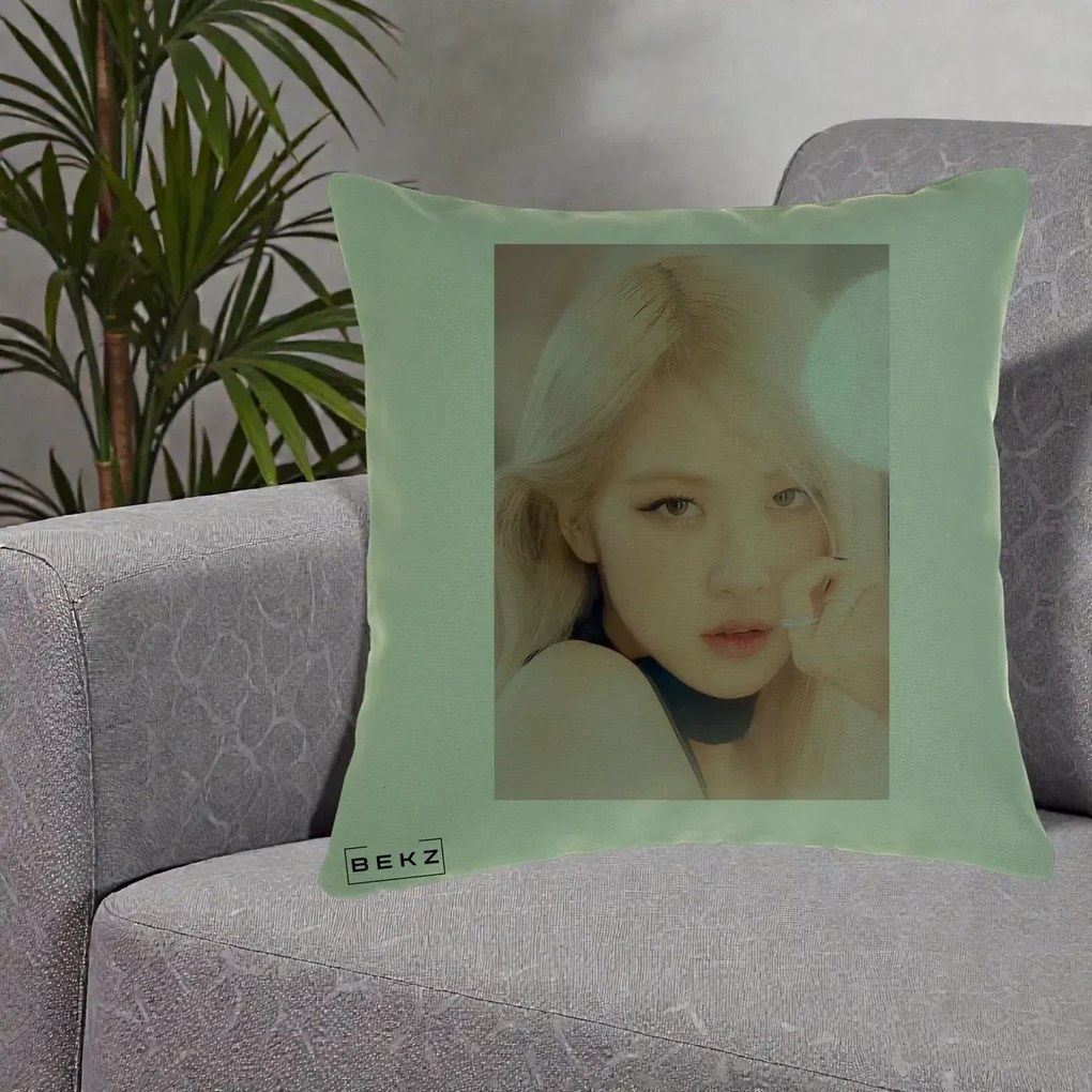 Perna Personalizata K-pop BLACKPINK Rose Blond cu Inel Roz Pastel, 40x40 cm, Verde, Husa Detasabila, Perna Inclusa, BEKZ®