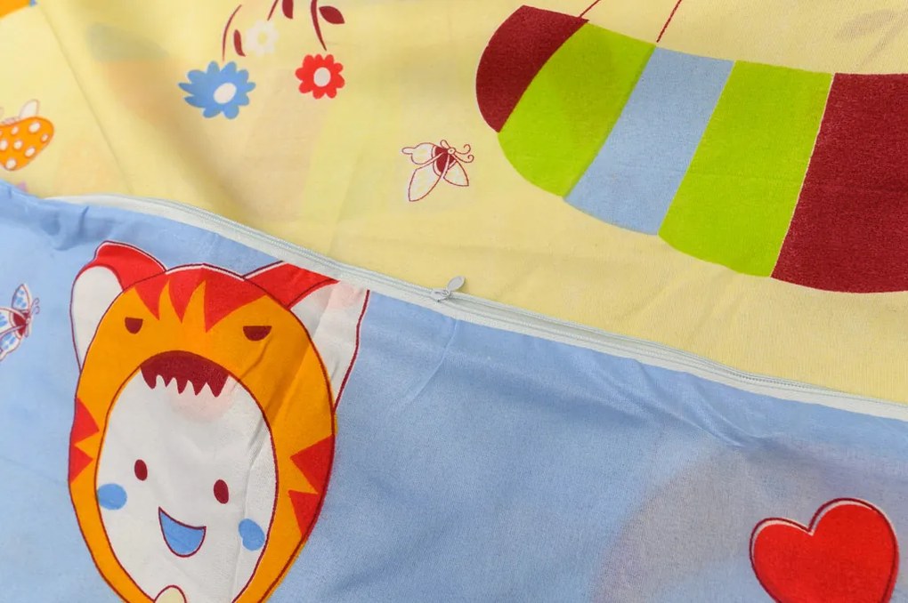 Lenjerii din bumbac pentru patut Culoare albastru, ANIMALE CU PARAPANTA