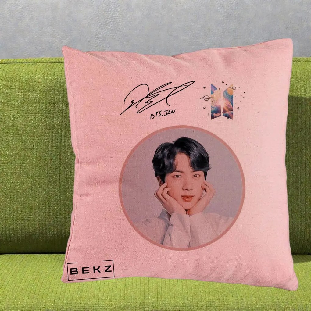 Perna Personalizata K-pop BTS Jin Portret cu Autograf, 40x40 cm, Roz, Husa Detasabila, Perna Inclusa, BEKZ®