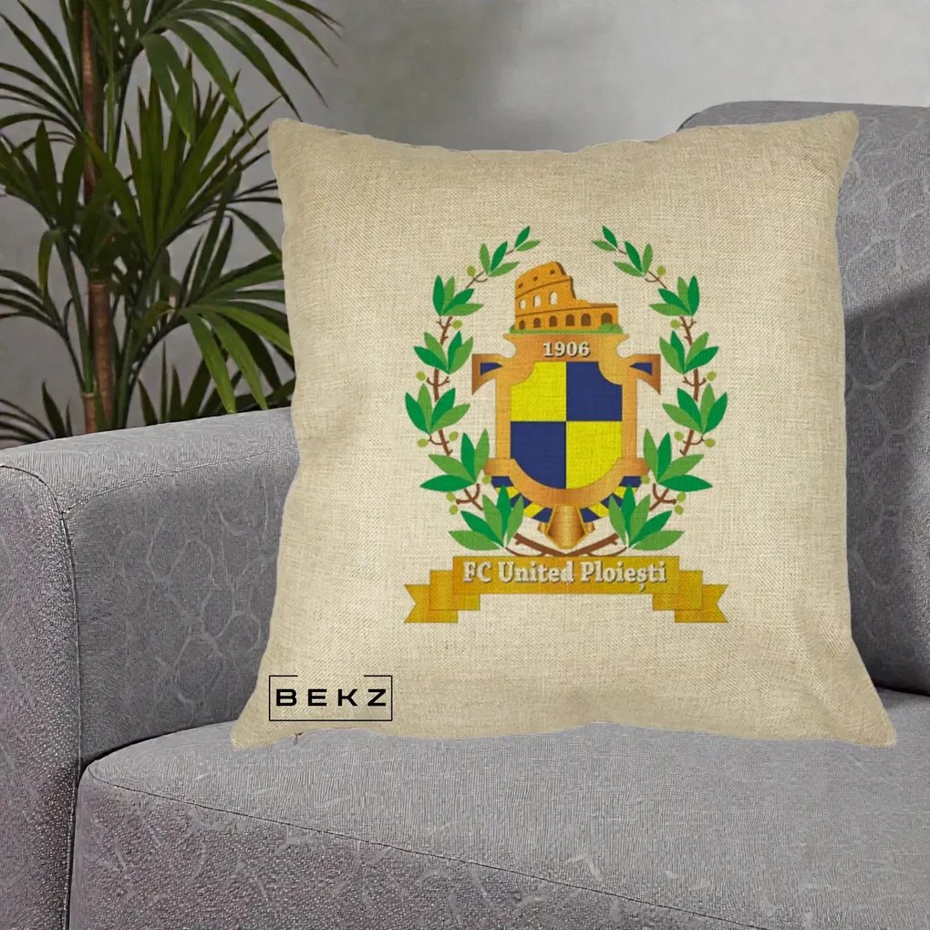 Perna Personalizata FC United Ploiesti 1906 Fotbal, 40x40 cm, Crem, Husa Detasabila, Perna Inclusa, BEKZ®