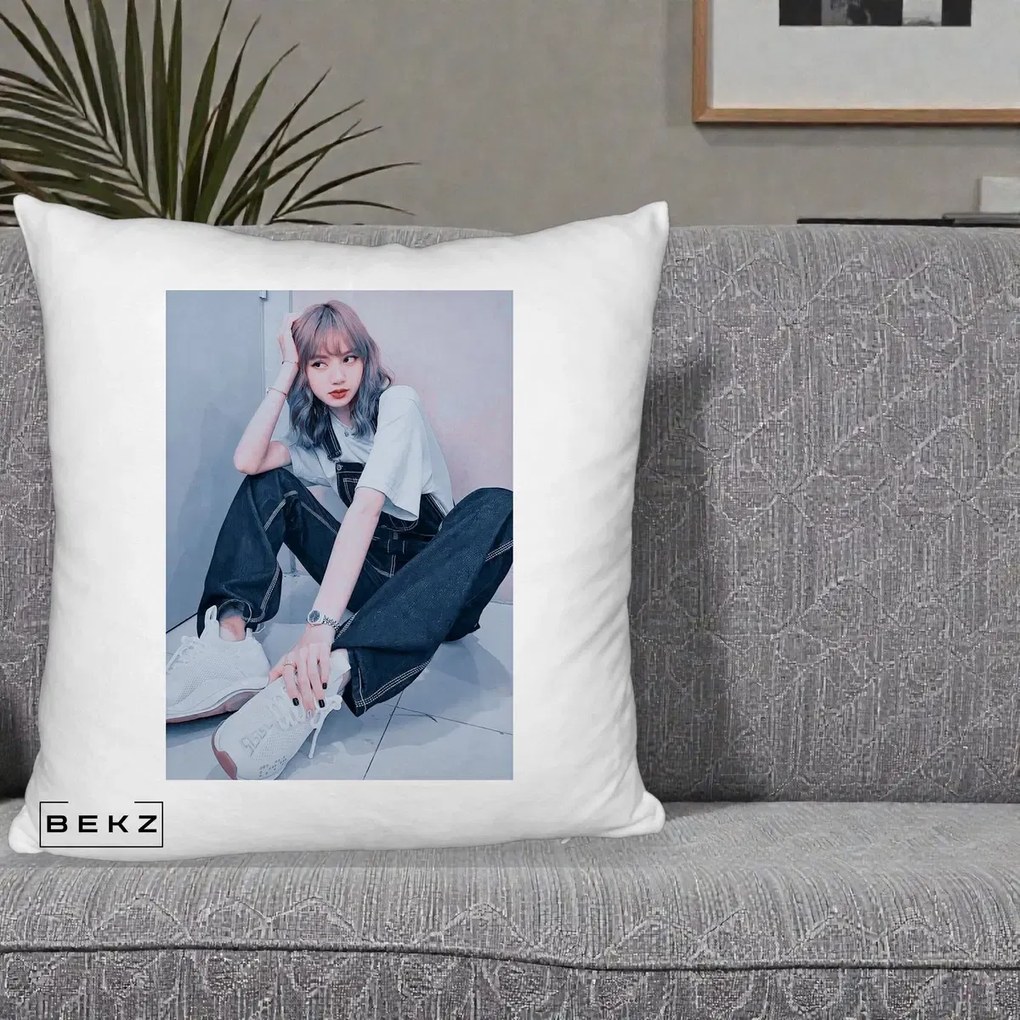 Perna Personalizata K-pop BLACKPINK Lisa, 40x40 cm, Alb Pufos, Husa Detasabila, Perna Inclusa, BEKZ®