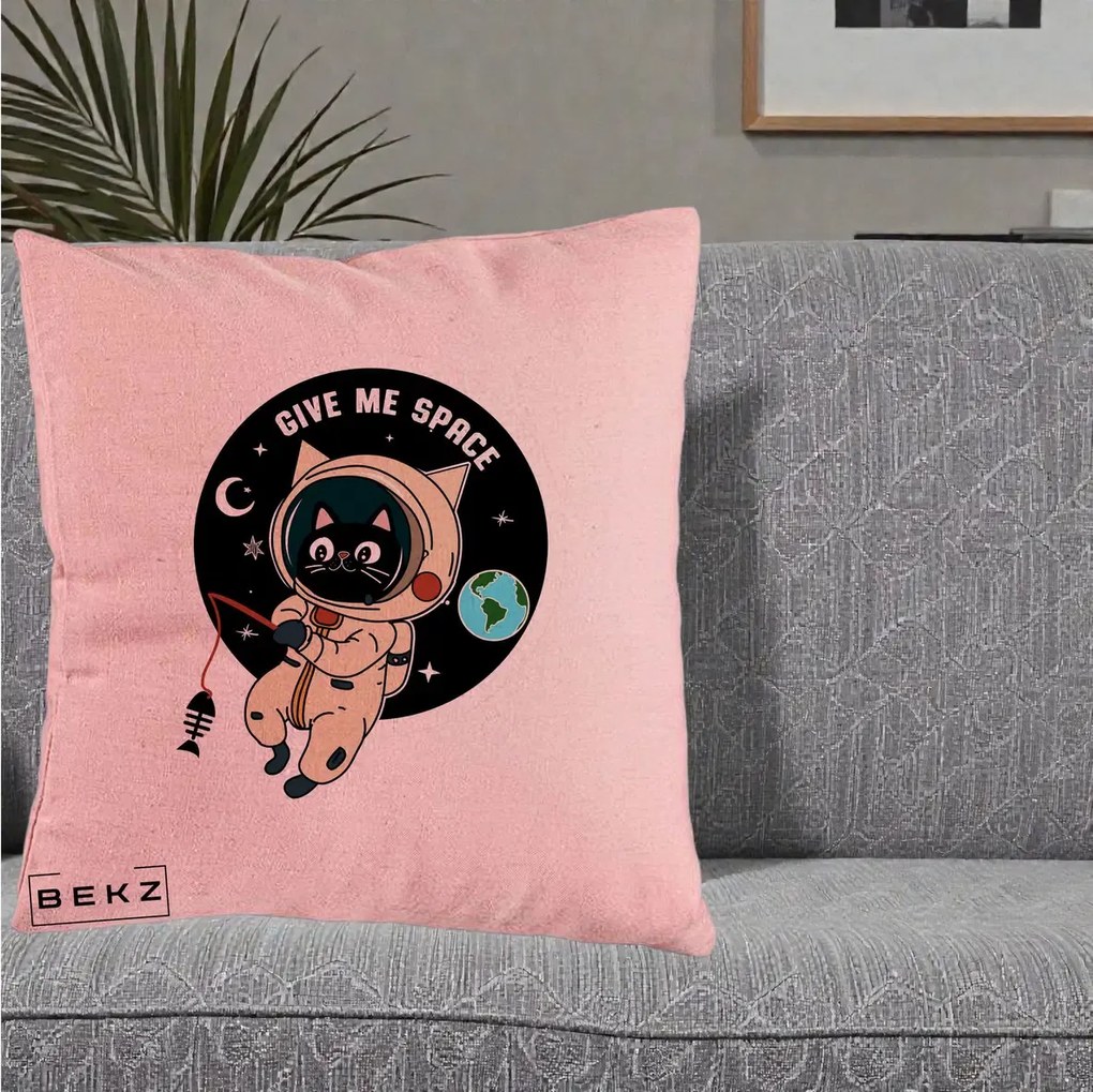 Perna Decorativa Give Me Space Pisica Astronaut, 40x40 cm, Roz, Husa Detasabila, Perna Inclusa, BEKZ®