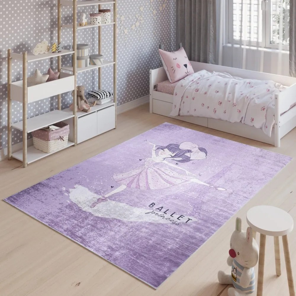 Covor violet pentru copii cu un motiv de balerină la Turnul Eiffel Lăţime: 120 cm | Lungime: 170 cm