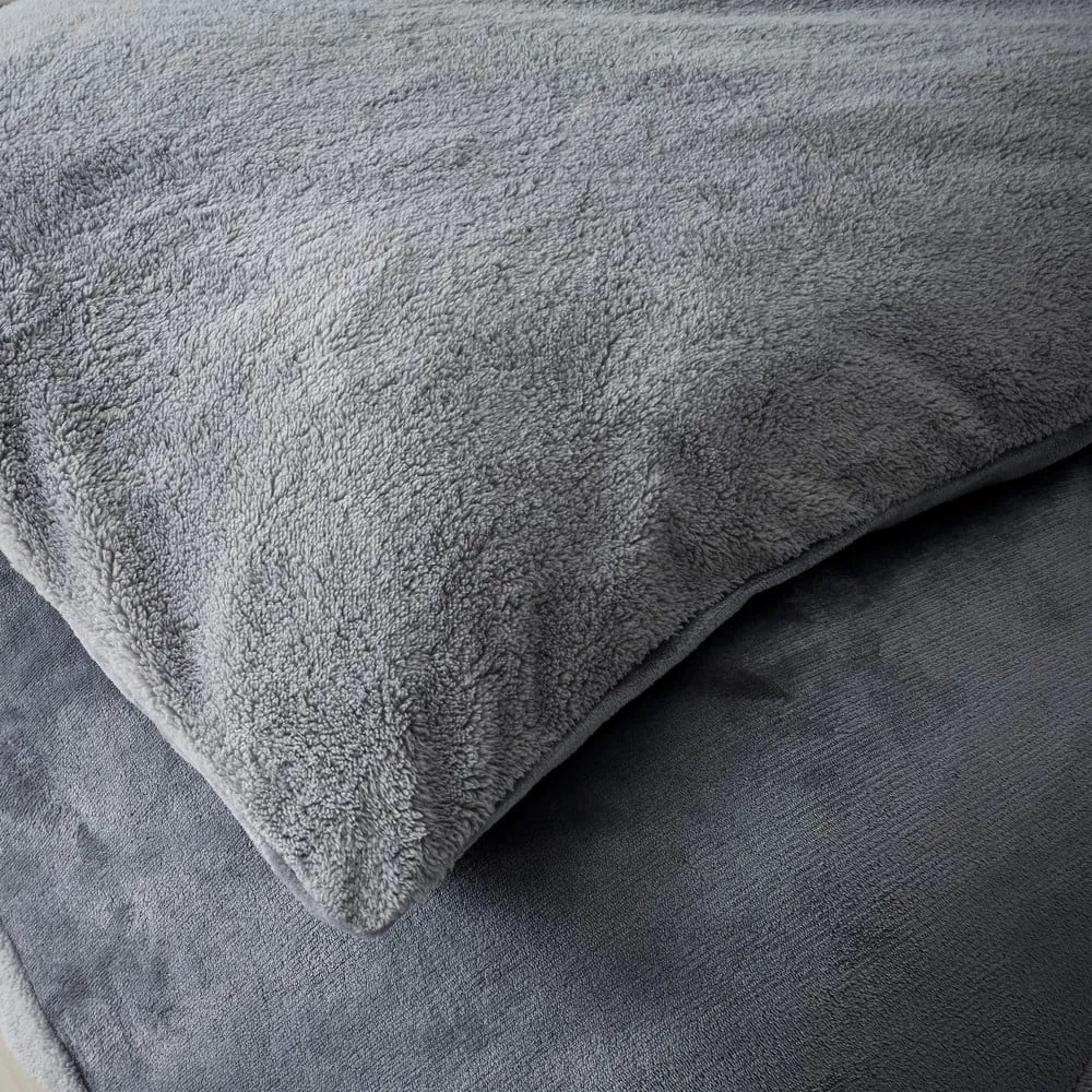 Lenjerie de pat gri din micropluș pentru pat dublu-extinsă 230x220 cm Cosy – Catherine Lansfield