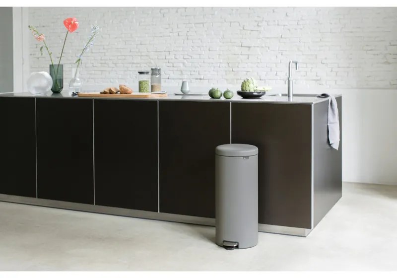 Cos de gunoi cu pedala Brabantia NewIcon 1001092, 30 L, Inchidere usoara, Baza antiderapanta, Gri satinat