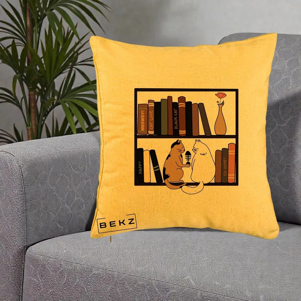 Perna Personalizata Pisici si Carti pe Raft, 40x40 cm, Galben, Husa Detasabila, Perna Inclusa, BEKZ®