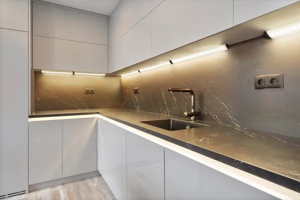 Osram-LED lampă LED pentru montare sub dulap, dimmabilă, cu senzor, LINEAR ANGLE, LED/7,5W/230V, 55 cm, negru