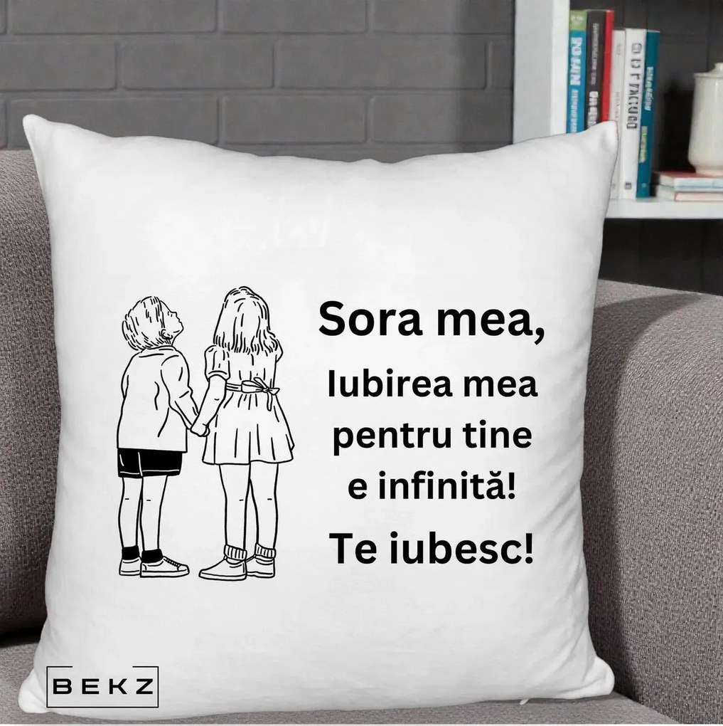 Cadou pentru Sora - Perna Personalizata Sora Mea Te Iubesc Copii Tinand Maini Line Art, 40x40 cm, Alb Pufos, Husa Detasabila, Perna Inclusa, BEKZ®